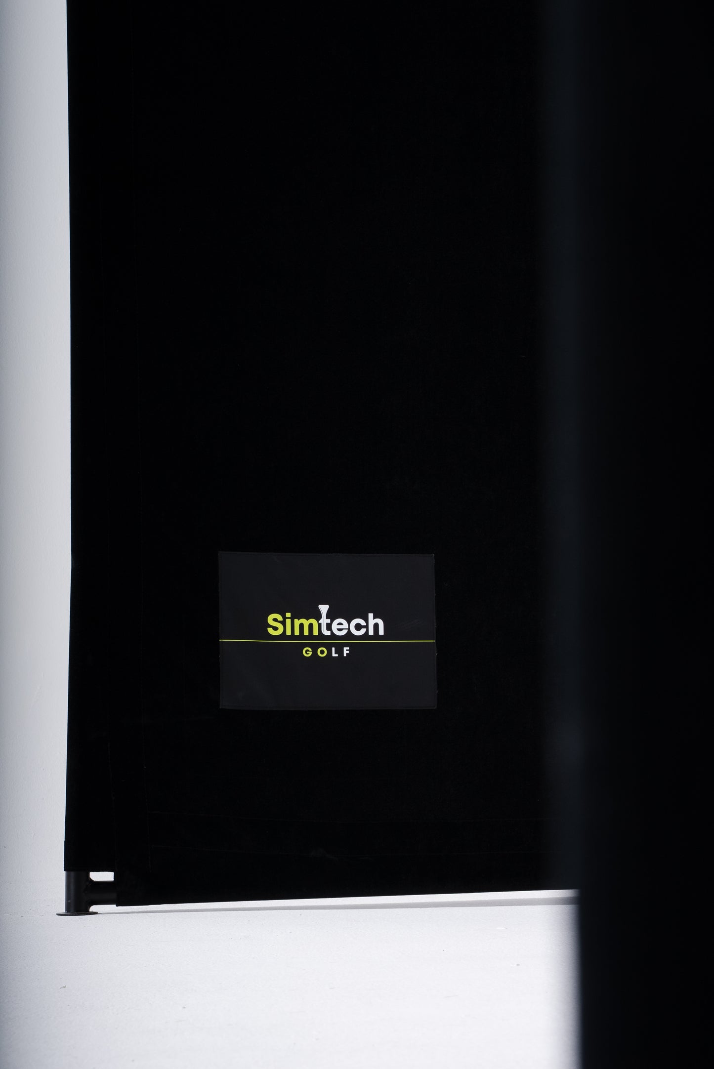 HoleOne by SimTech – Premium DIY Golf Simulator Enclosure with 4k Impact Screen