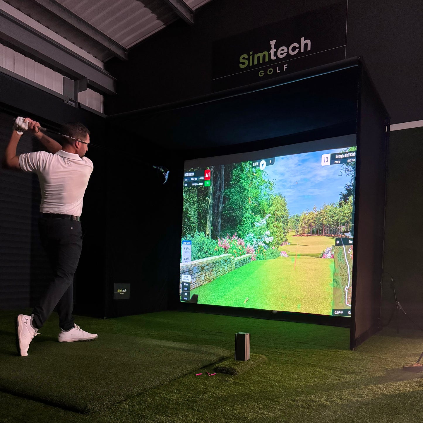 HoleOne by SimTech – DIY Golf Simulator Enclosure with Premium 4k Impact Screen